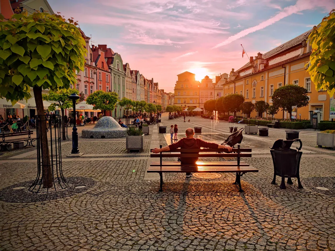 Rynek w Bolesławcu o zachodzie słońca
